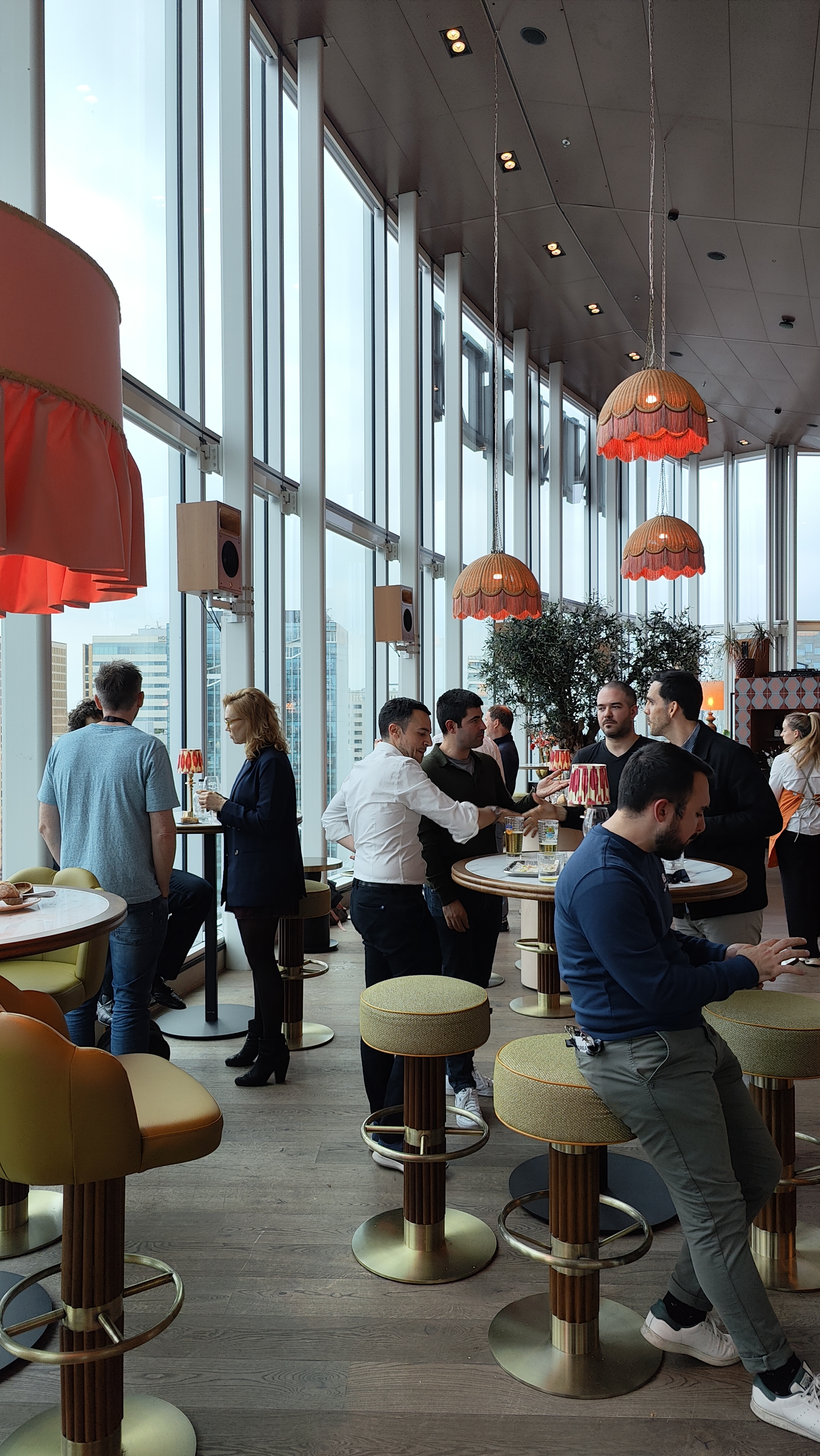 Guests networking at Guilders Night, Amsterdam